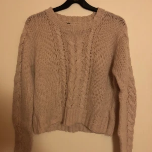Stickad tröja - Stickad tröja i storlek xs💞