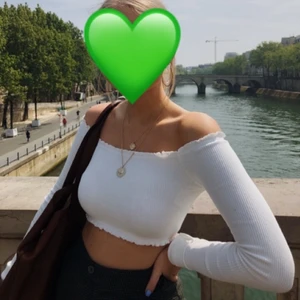 Jättefin top - En såå drömmig top, endast använd den gången på bilderna. Passar till nästan allt och kan både dressas upp och ner. Har en annan snarlik så därför säljs den💘