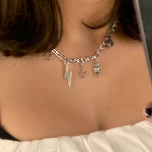 Halsband - Jättefint halsband som jag gjort själv!🥰 skriv för bättre bilder!!