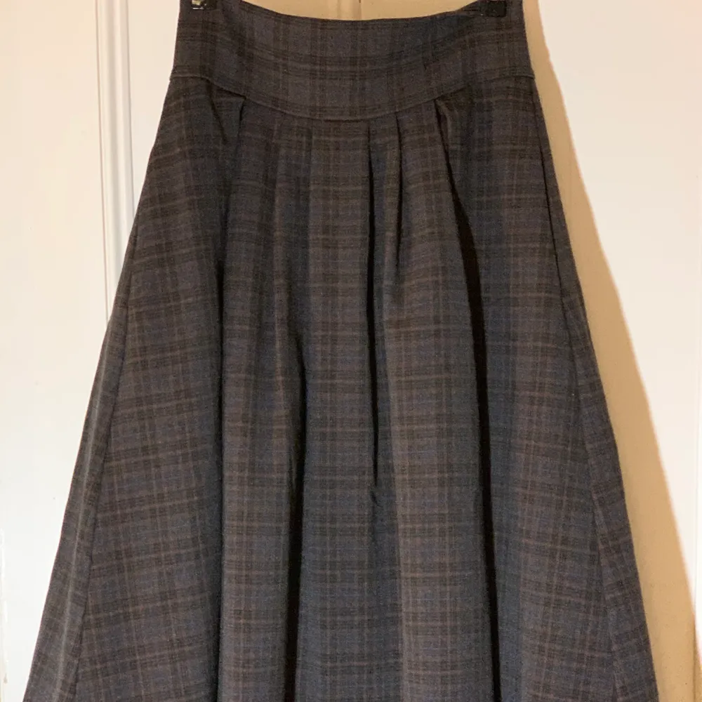 Längre kjol från motivi, köpt i Italien. Använd en gång . Kjolar.
