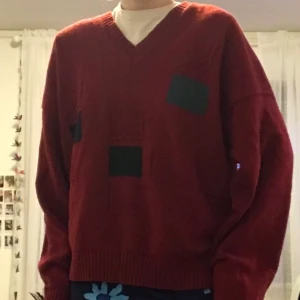 Stickad tröja - Jättefin stickad tröja från secondhand. Storlek L, men sitter fint oversize på S