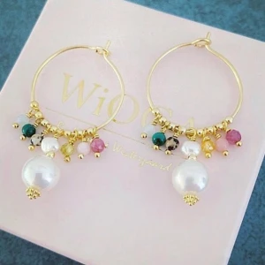 Örhängen  - Säljs rett par örhängen aldrig använda !! Fick de i present och har aldrig använt dem!