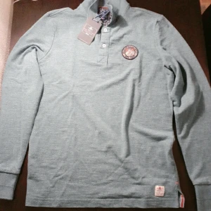 T-shirt från (New Zealand) - Den hat helt nya T-shirt 