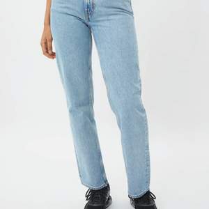 Säljer ett par helt oanvända jeans från weekday i modellen voyage. Säljer pågrund av att jag köpt fel storlek.
