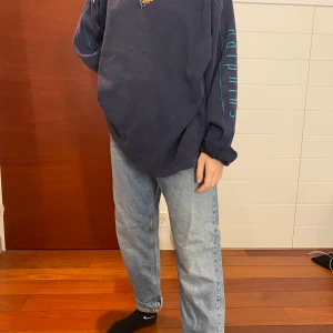 Jeans - Supersnygga jeans i strl M som ligger på höften vilket trendar nu! Osäker på frakt ❣️