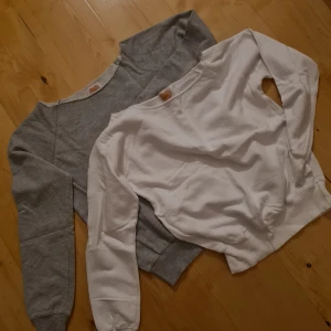 College tröja - Säljer 2st college tröjor. Nya, aldrig använda. Strl S. 50kr/st