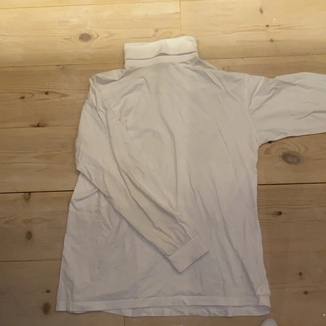 Vit tun polotröja från CLIQUE - 90