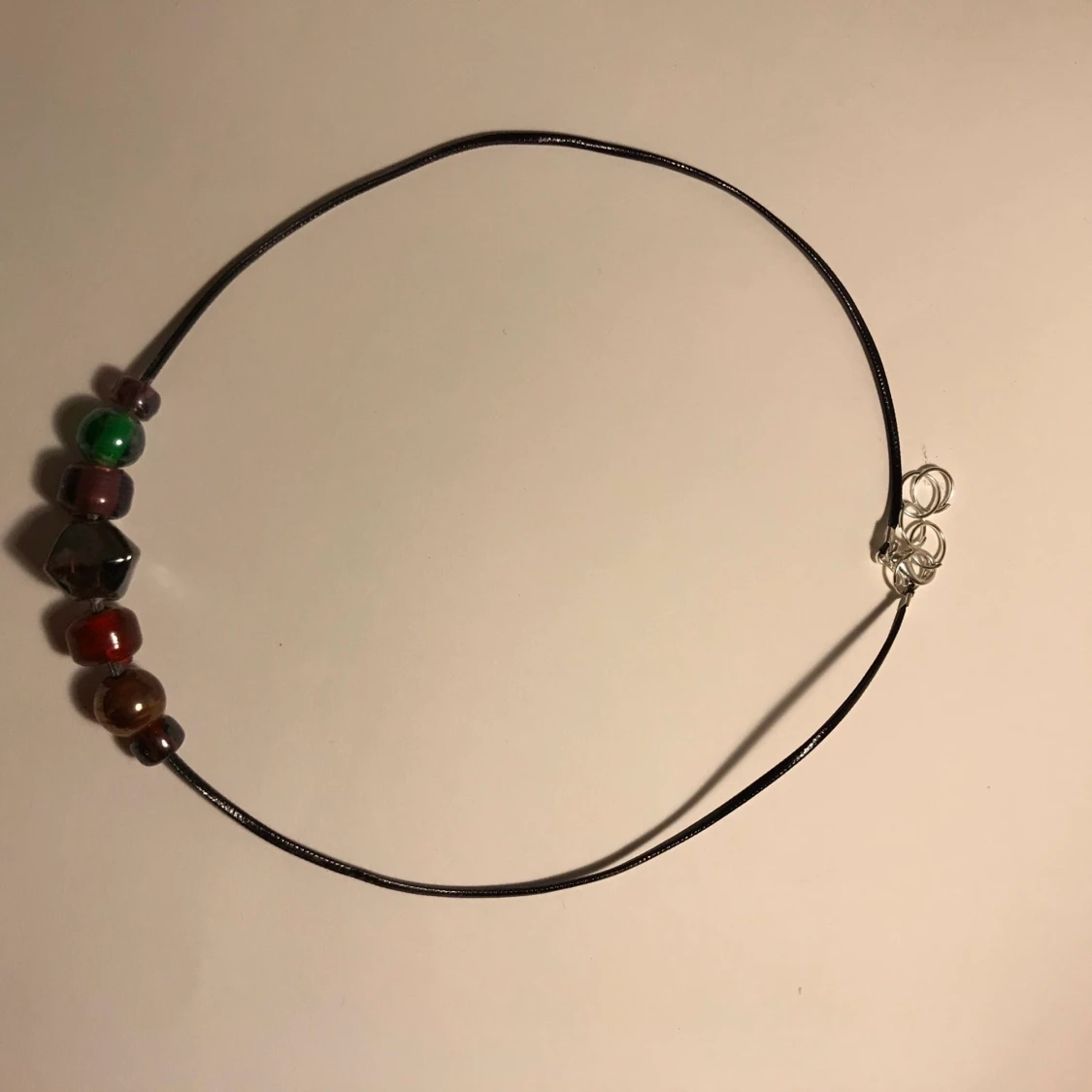 Svart halsband med pärlor  - 90