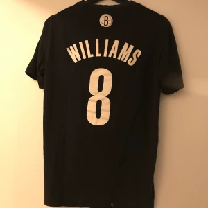 Adidas t-shirt  - Brooklyn nets t-shirt i storlek S! FRI FRAKT 📦 ✔️