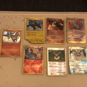  legendariska Pokémon kort - 7 stycken legendariska Pokémon kort mellan 50 och 130 hp. Korten är tillvärkade från 2003 till 2014.                             350kr för alla tillsammans och styck pris kan diskuteras vid intresse                                                                                    Priset kan diskuteras vid snabb affär 