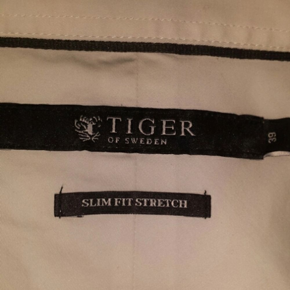 Slim fit stretch shirt size 39 from Tiger of Sweden for 200kr + shipping . Skjortor.