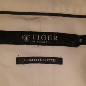  - Slim fit stretch shirt size 39 from Tiger of Sweden for 200kr + shipping 