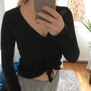 Ribbad tröja från Chiquelle - Ribbad tröja från Chiquelle men snörning framtill i storlek XS. Bra skick