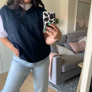 Vintage väst - Jättefin svart/marinblå vintage väst, bra skick, passar fint lite oversize på mig som är en S💖 