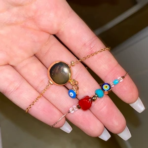 Armband  - 2 armband, jätte fina, de går att använda som fotlänk också. Rosé färgade