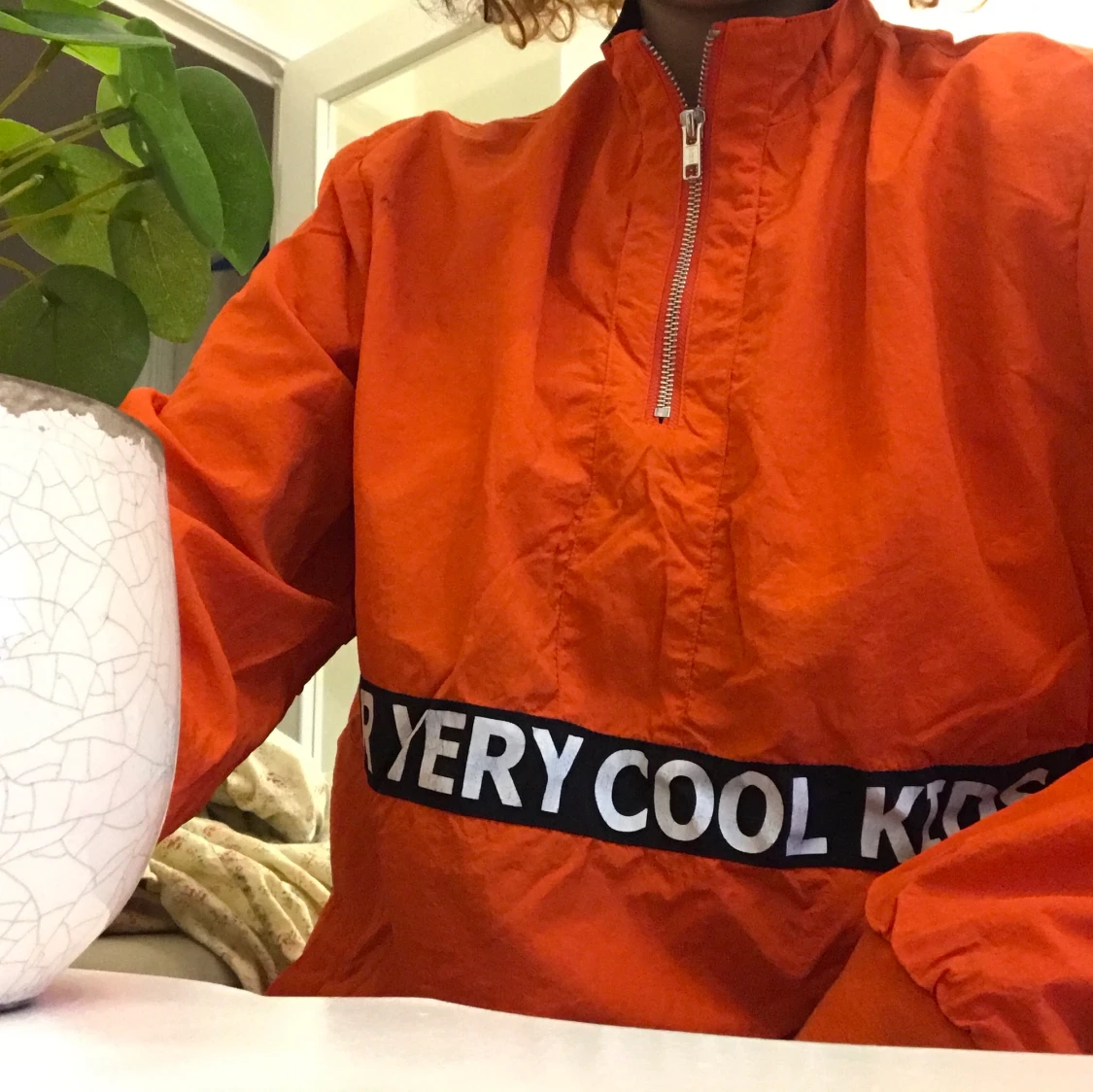 Orange vindjacka från FVCK