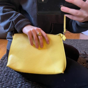 Väska  - Väska som knappt är använd från hm