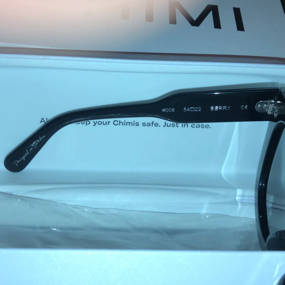 CHIMI solglasögon helt nya o använd kontakt om du är intresserad . Accessoarer.