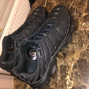 Nike air max plus  - Nike air max plus köpte gör 1900kr säljes för 1500 då de är oanvända och som nya. Storlek 43 passar även en 42. 
