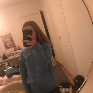 Munkjacka J.Lindeberg  - Säljer min hoodie från J.Lindeberg. Buda i kommentarerna! Storlek S/XS