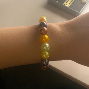 Pärlarmband  - Oanvänt och handgjort pärlarmband!! Skriv för fler bilder och/eller frågor)) köp gärna!