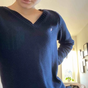  - Mörkblå stickad tröja från gant Använd 2 ggr så i toppenskick 