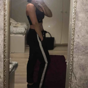  - Jättesköna mjukisbyxor i sammet material 