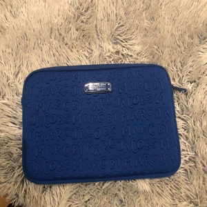  - Ett fodral ifrån Marc Jacobs i nyskick💙