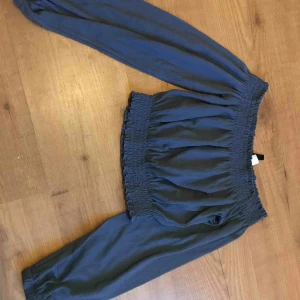  - Mörkare blå top stl xs super fin!