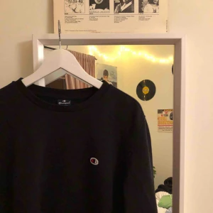  - Oversized champion tröja som används för lite o därav säljer ja den:) frakt tillkommer💕