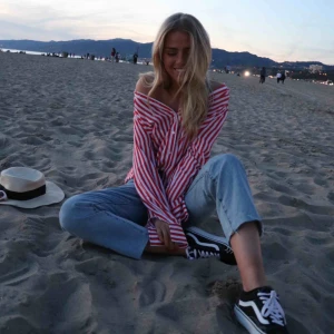  - Skjorta strl 38kr frakt tillkommer på 63kr 