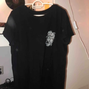  - De vita fläckarna på bild 1 finns inte i verkligheten, blev så av blixten😄💖