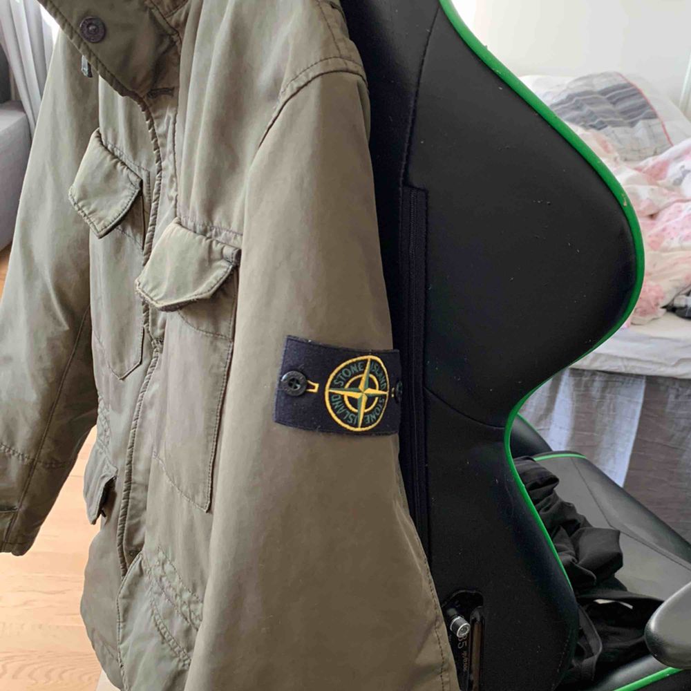 Snygg stone island jacka i storlek XL, använd ett fåtal gånger. Nypris 8000.. Jackor.