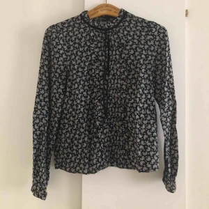  - Superfin blus från Zara. Knappt använd. 