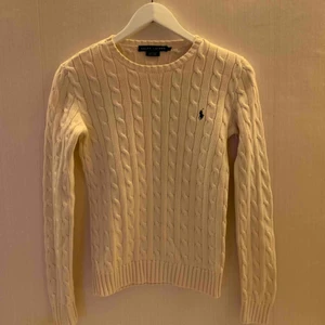  - Stickad Ralph Lauren tröja i gott skick.  Jag kan mötas upp i Borås, eventuellt Göteborg, annars står köparen för frakten. 