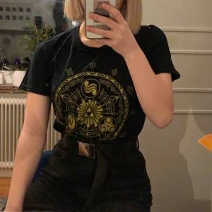  - Legend of Zelda tröja som är köpt på Gamestop för x antal år sen. Frakt ingår men kan mötas upp i Karlskoga/Örebro