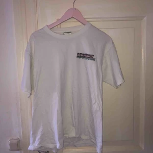  - As cool oversized tröja. Köpt på beyondretro i göteborg. Frakt tillkommer:)  