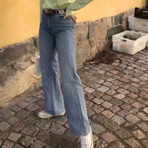  - säljer mina fina monkijeans i modellen YOKO. de är i fint skick o köpta här på plick. pris kan diskuteras 