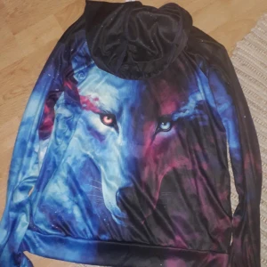  - Snygg träningströja stl s passar även m.kan skicka med posten