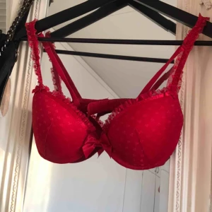  - bh, saknar lapp men skulle gissa på 70 B bra skick