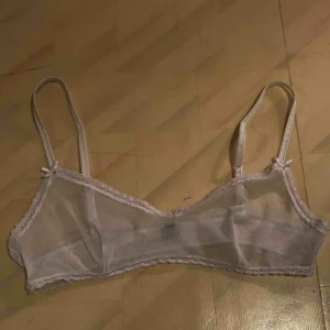  - Jättesöt mesh-topp. Helt oanvänd. Frakt tillkommer