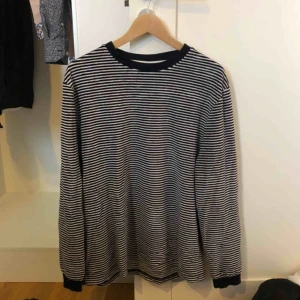  - Mysig long sleeve från asos. Frakt tillkommer