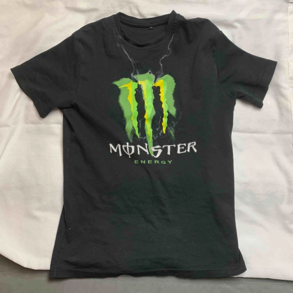 Monster energy t-shirt storlek M. T-shirts.