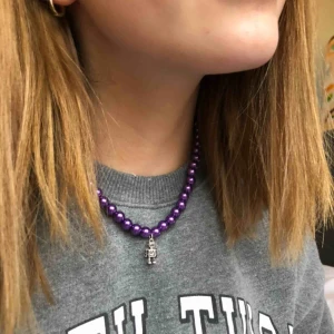  - Så snyggt pärlhalsband med en stål robot 🤖 