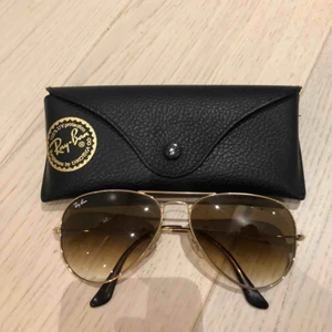  - Ray-Ban Aviators. Använda ett fåtal gånger, väldigt bra skick! 