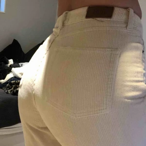  - Manchester byxor, mom jeans stule. Möts upp i Stockholm eller så står köparen för frakten ☺️