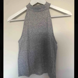  - Sommarlinne i storlek M från BikBok. Använt en sommar  Fraktkostnad tillkommer