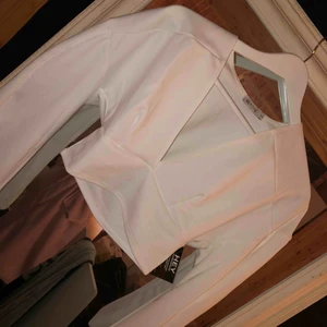 Nelly topp  - Helt oanvänd 🥰 finns även en svart! 