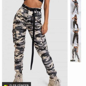 Madlady kamouflage byxor  - Sparsamt använda cargo byxor från madlady Ny pris 499kr Säljer för används inte längre Stretchiga så passar även M Köparen står för frakten