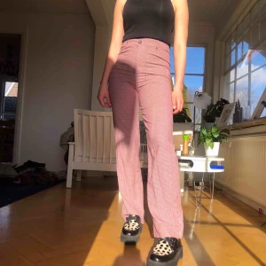  - Rutiga byxor köpt på prettylittlething skit snygga men är lite för små för mig 😢 storlek UK 10 så skills passa bäst på en 36/38 